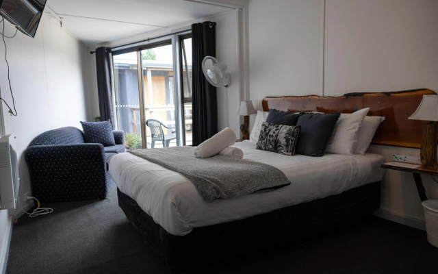 Tullah Lakeside Lodge – Guest Rooms – Tullah