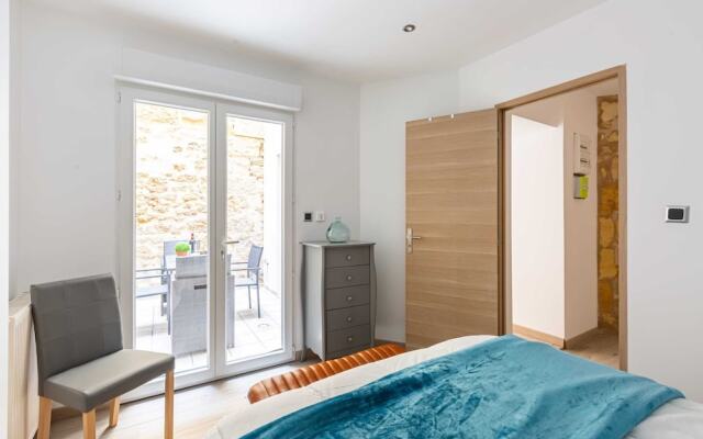 Beautiful apartment near train station by GuestReady