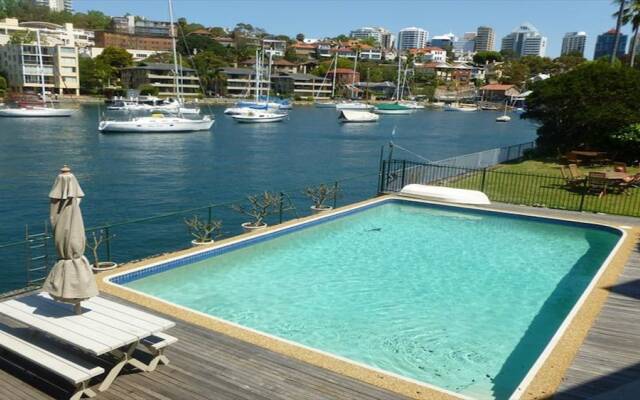 Waterfront Kirribilli Apartment - NS181