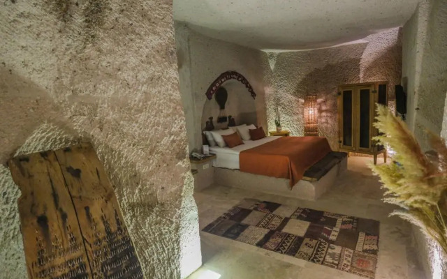 Kalsedon Cave Suites