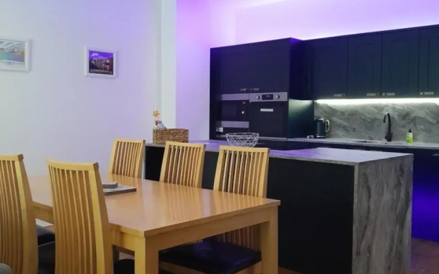 The Eden Warehouse - Pink Apartment (sleeps 4)