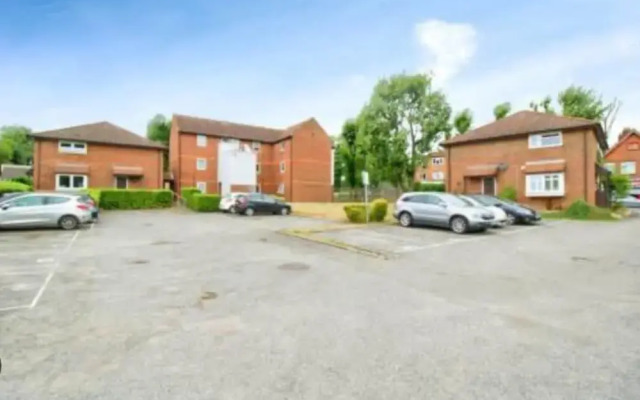 Cozy Romford Escape With Modern Amenities