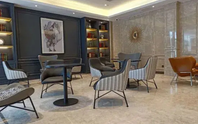 LANOU Hotel (Wuxi Anzhen High-speed Rail East Station)