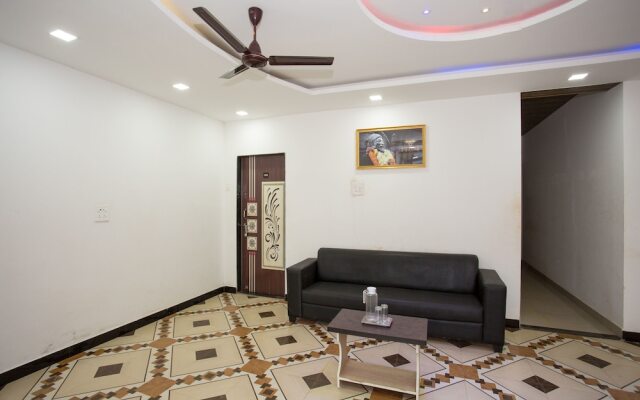 OYO 11758 Royal Hills