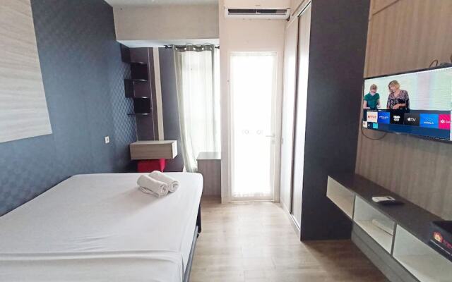 Homey And Cozy Living Studio Amartha View Apartment