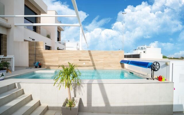 Villa With Private Pool and Whirlpool