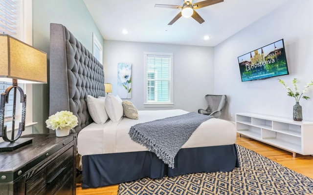 Spacious 4BR Condo with Pool
