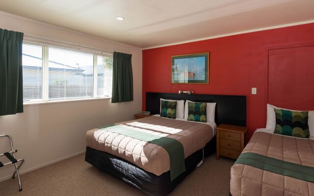 MALFROY motor lodge Rotorua - Accommodation and Mineral Pool