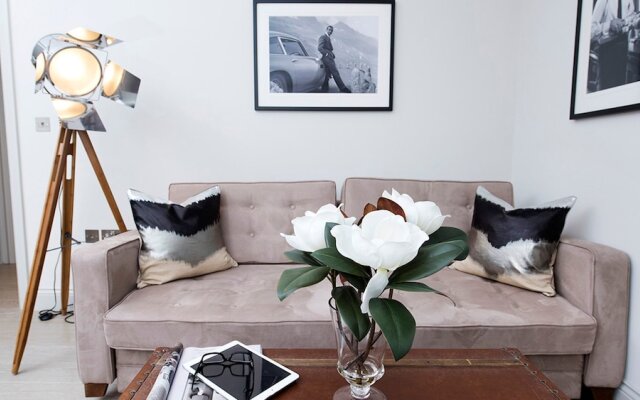 Lovely 2BR flat in West London