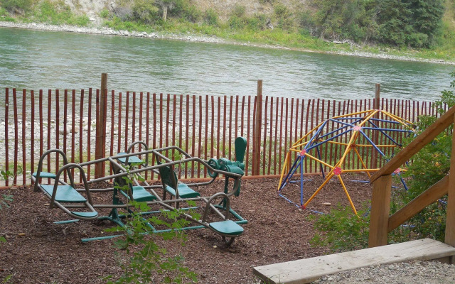 Snake River Cabin Village