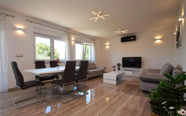 Apartments in Starigrad-Paklenica, modern and comfortable