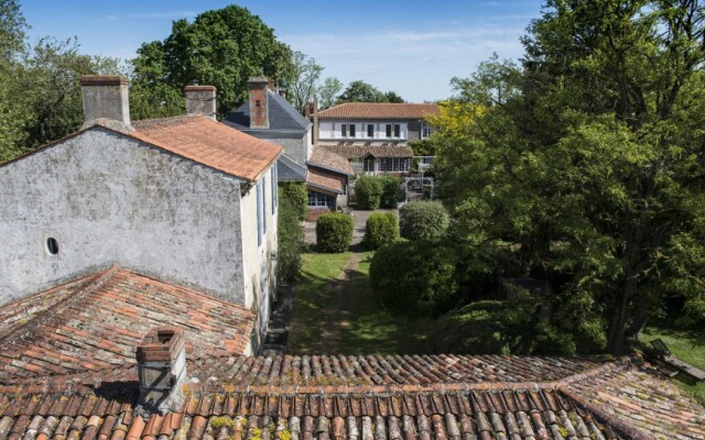 Chateau de l Abbaye de Moreilles