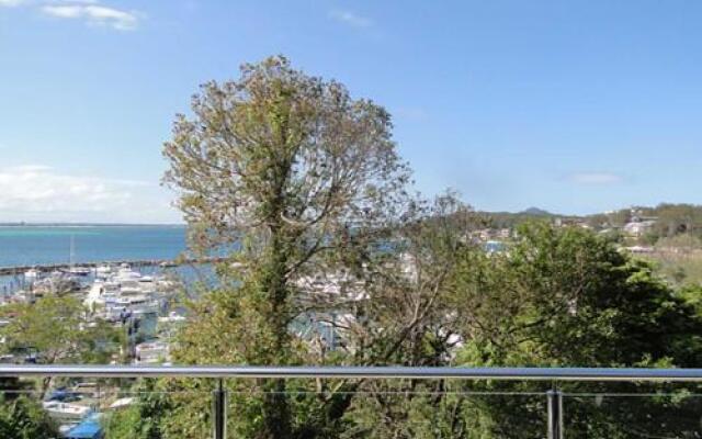 3 'Paradiso', 4 Laman Street - aircon, pool, heart of town, water views