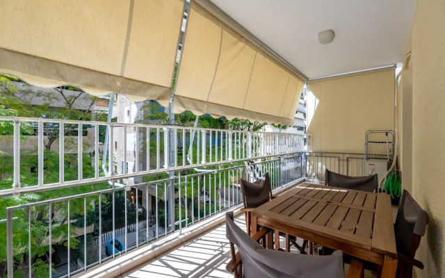 Charming 2BR retreat near market & beach