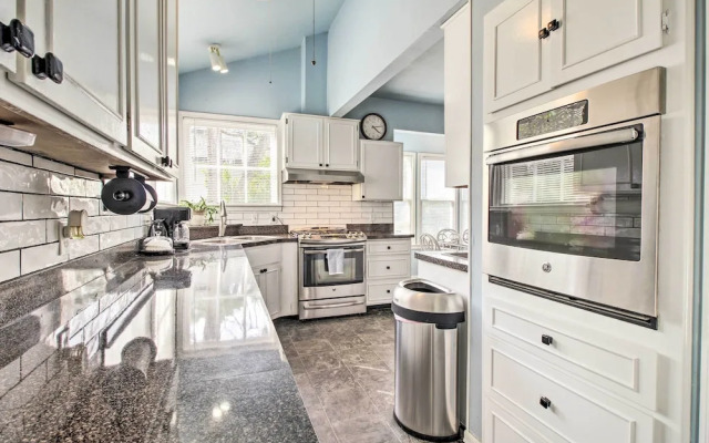 Family-friendly Savannah Vacation Rental w/ Decks!