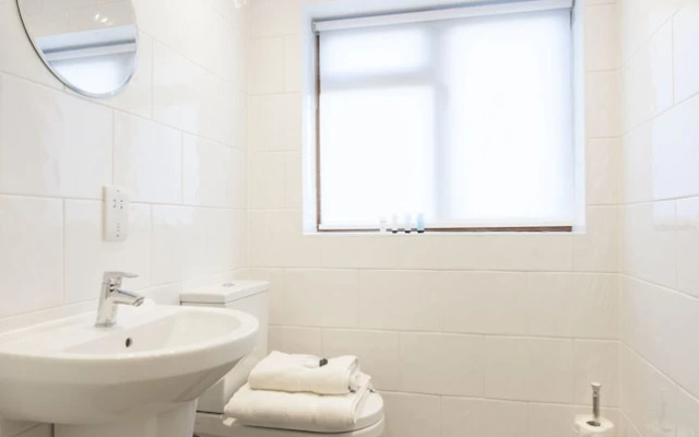 High Hedges Apartments