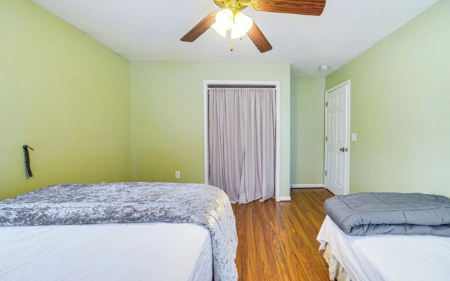 Spacious Champaign Home By University Of Illinois!