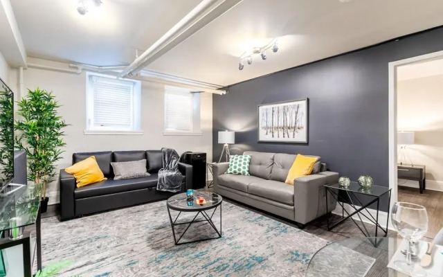 Modern 2BR Apartment With Netflix - Heart of DT Hamilton-
