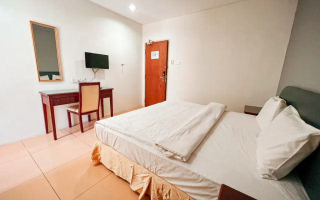 OYO 43955 N9 Business Hotel