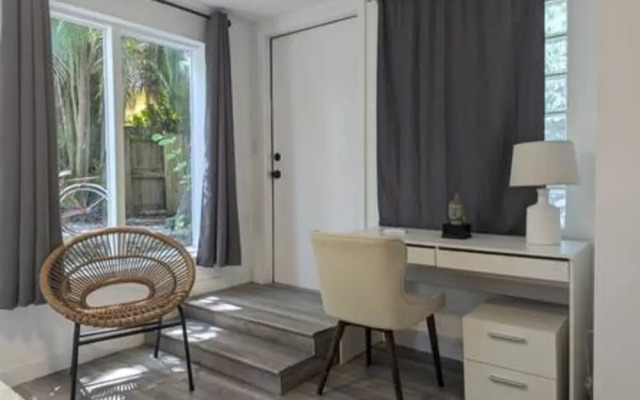 Pool Parking 2 Bedroom Retreat Sleeps 5