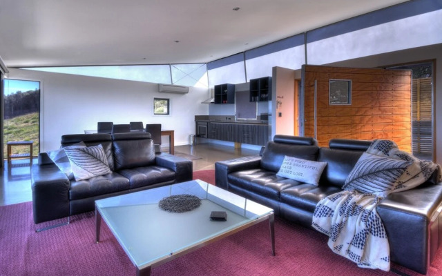 Freycinet Beach Apartments