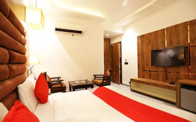 OYO 8902 Hotel Ronald Inn
