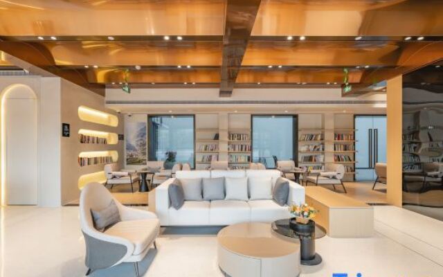 Shanghai Pudong Caolu Subway Atour Hotel