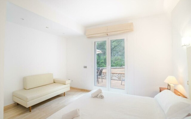 Spectacular Villa With Three Levels Located in Quiet Area