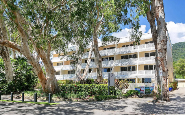 On Palm Cove Beachfront Apartments