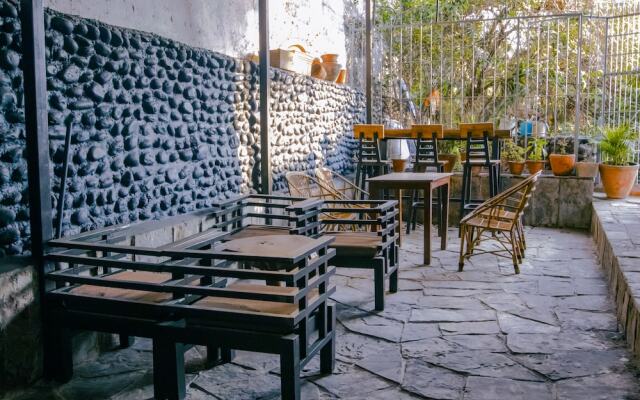 Roamers Inn - Hostel