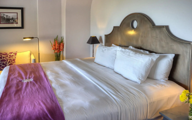 Alta Las Palomas Hotel