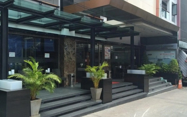 Serenotel Pattaya Beach Front