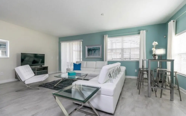 5 Bedroom Town Townhouse