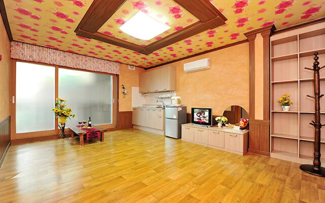 Yeongju Pusoksa Maple Road Pension