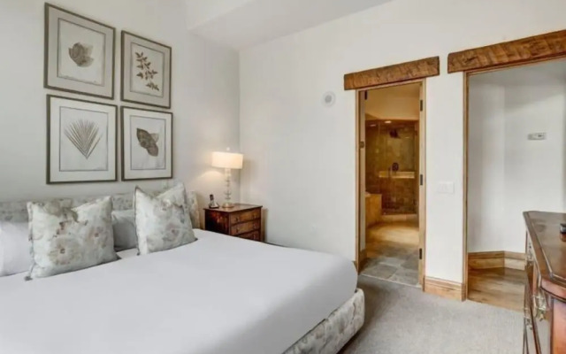 5 Bedroom Luxury Townhome in Lionshead Village