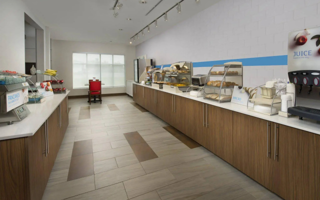 Holiday Inn Express & Suites Bay City by IHG