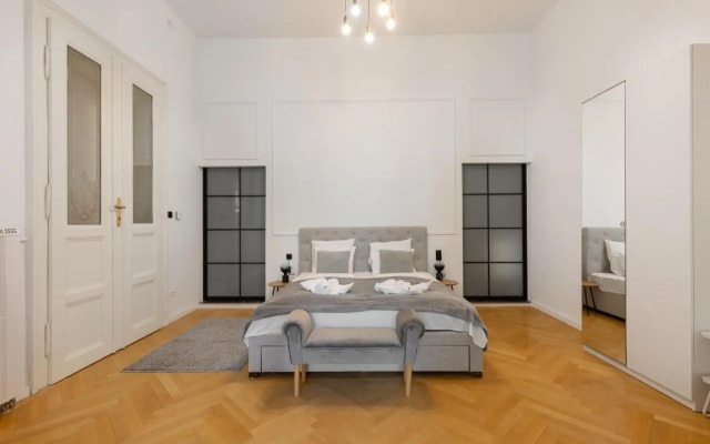 SUPER CENTRAL 2BR-2BT with Balcony&View&Sauna&Jacuzzi