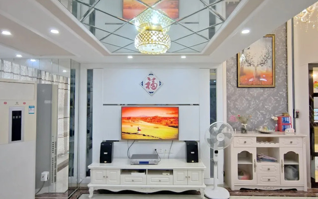 Railway Station Splendid Elegant Apartment