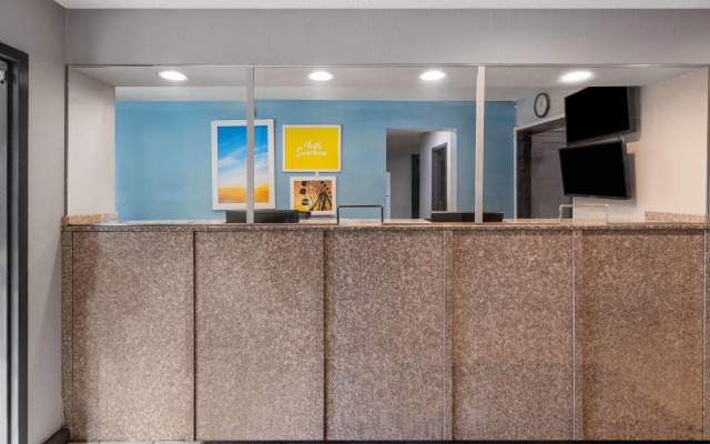 Days Inn by Wyndham College Park Airport Best Road