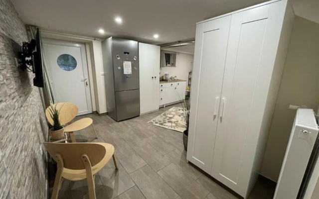 Studio situé aux abords de la forêt avec parking — фото 4