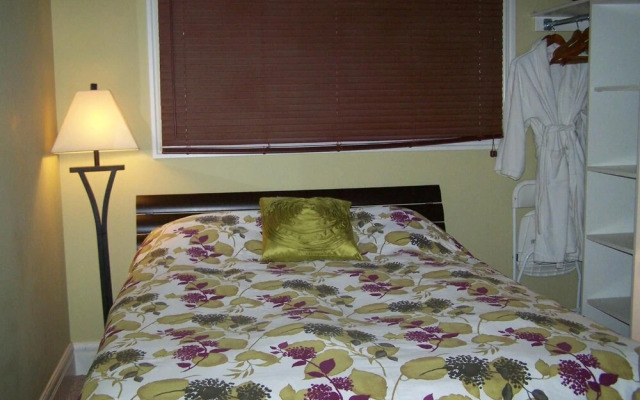 Auberge Kicking Horse Guest House