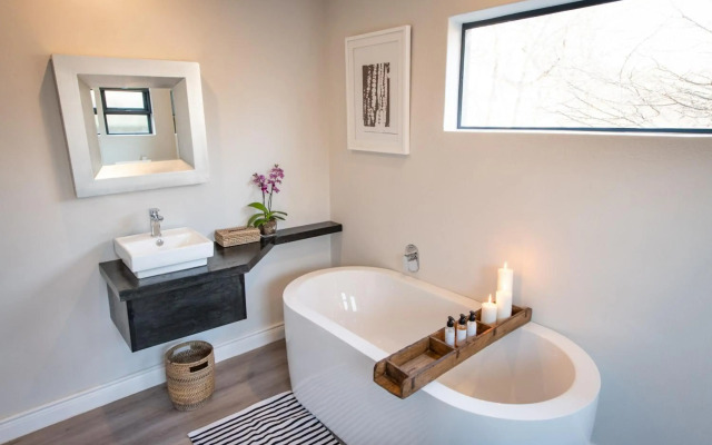 Moya Safari Villa