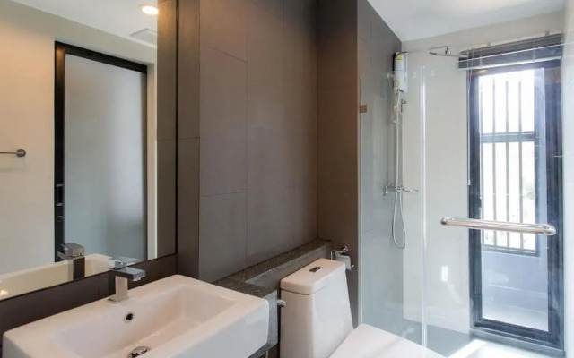 6-Ave Surin Apartment