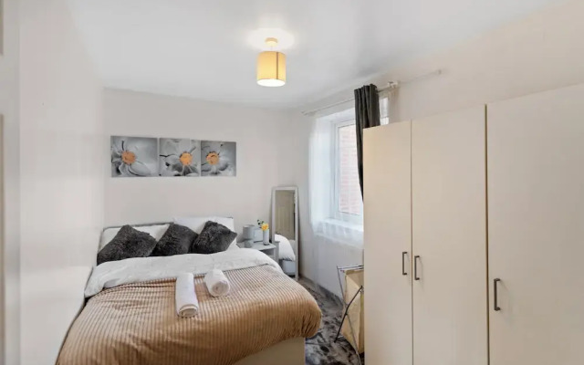 Cozy 2 Bed Apartment Close to Lcy & Excel