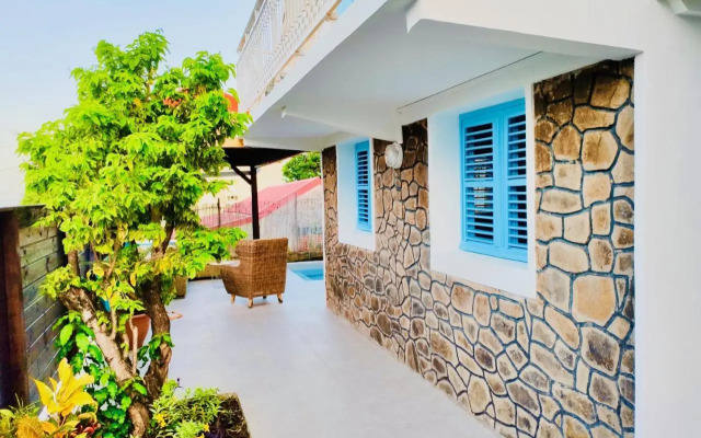 Location Maison Bleue avec piscine privative au Carbet Martinique