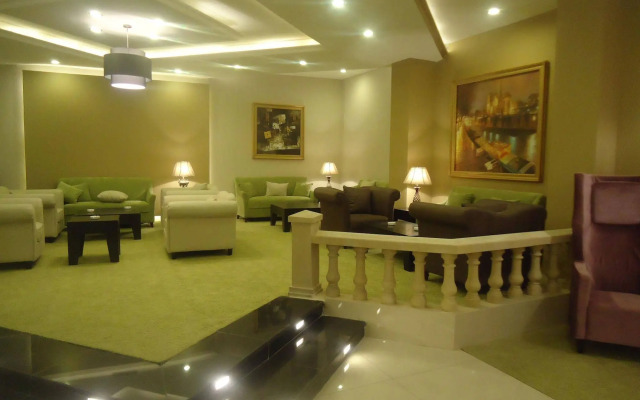 Sandy Le Oriental Hotel