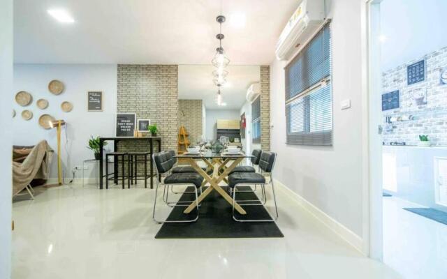 3BRs Townhouse near BigCCentre/Int.School