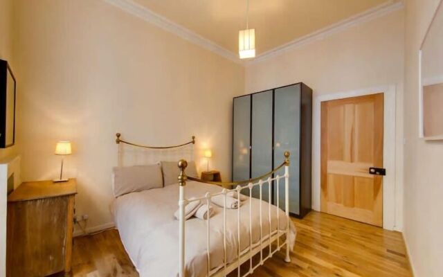 JOIVY Diagon Alley Apartment