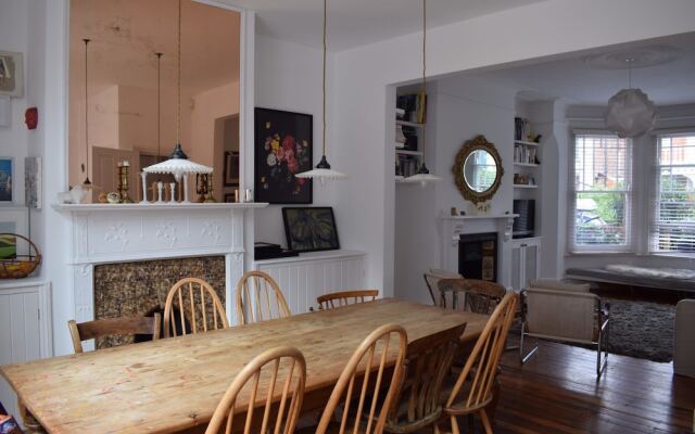Spacious Family Home in Wembley