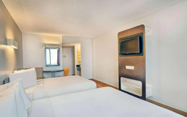 Motel 6 Los Angeles, CA - Los Angeles - LAX